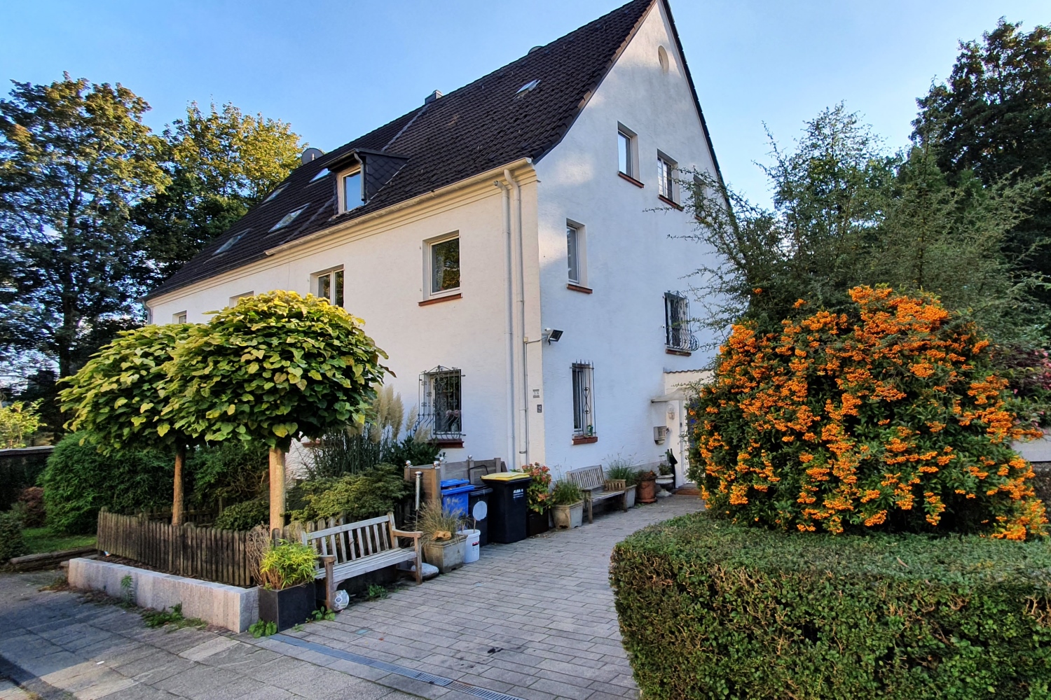 208,58 m² Wohnfläche + Dreifamilienhaus in ruhiger Waldrand-Wohnlage mit sonnigem SW-Grundstück