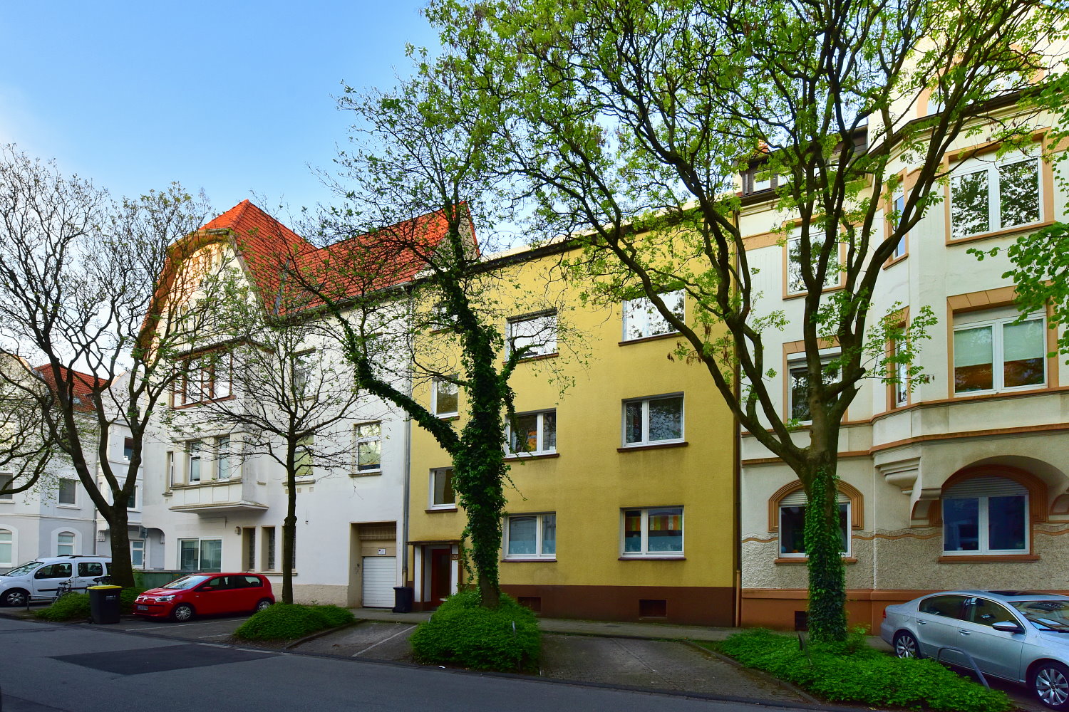 Julienstraße + umfassend modernisiert + Holzdielen + hohe Räume + großer Balkon Julienstraße + umfassend modernisiert + Holzdielen + hohe Räume + großer Balkon
