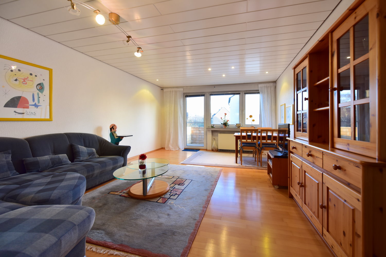 Parkettböden + Tageslichtbad + Sonnenbalkon + Gartennutzung + PKW-Stellplatz + ruhige Wohnstraße Parkettböden + Tageslichtbad + Sonnenbalkon + Gartennutzung + PKW-Stellplatz + ruhige Wohnstraße