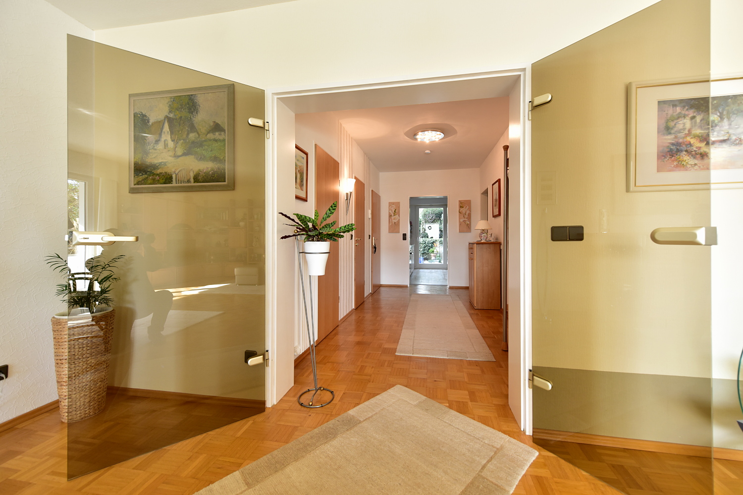 Sonnenbalkon + Frühstücksterrasse + Garten + Parkettböden + Einzelgarage + ruhige Wohnstraße Sonnenbalkon + Frühstücksterrasse + Garten + Parkettböden + Einzelgarage + ruhige Wohnstraße