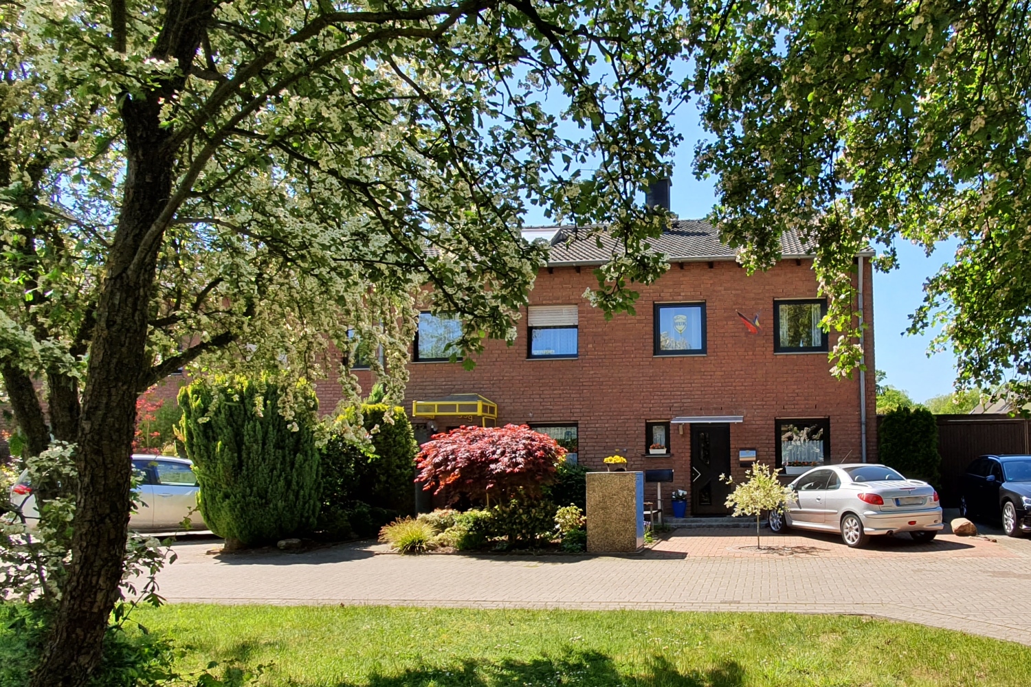 150m² 5R + Küche + Kamin + modernes Bad + Sonnenterrasse + Süd-West-Grundstück + ruhige Lage 150m² 5R + Küche + Kamin + modernes Bad + Sonnenterrasse + Süd-West-Grundstück + ruhige Lage