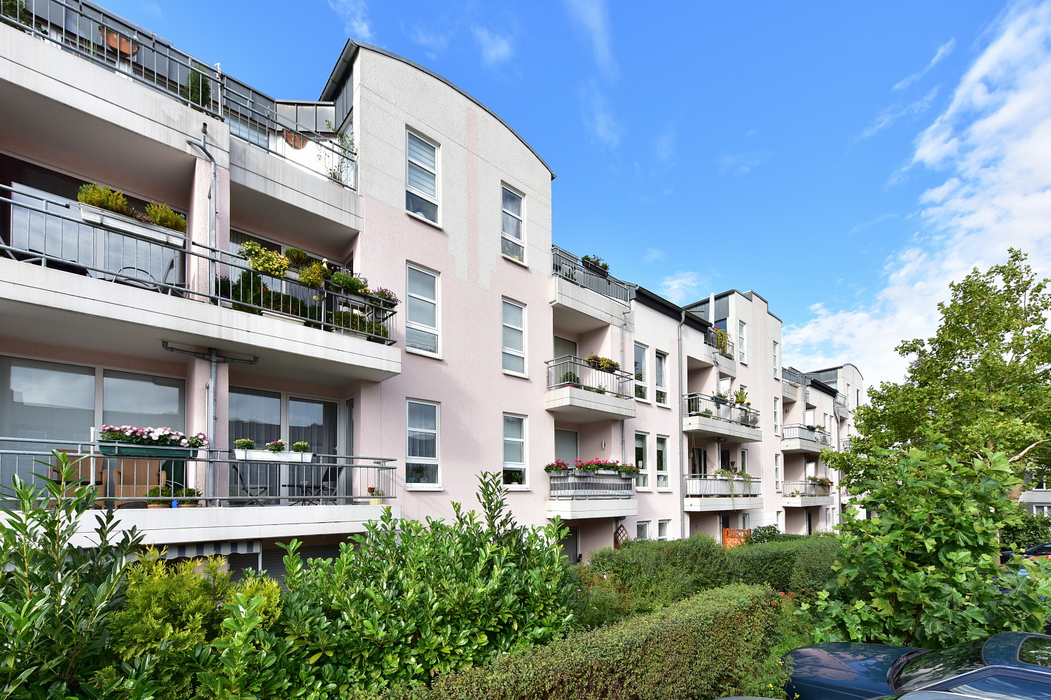 EG-Wohnung mit Sonnenterrasse in ruhiger, zentraler Wohnlage + Einbauküche und TG-Stellplatz möglich EG-Wohnung mit Sonnenterrasse in ruhiger, zentraler Wohnlage + Einbauküche und TG-Stellplatz möglich