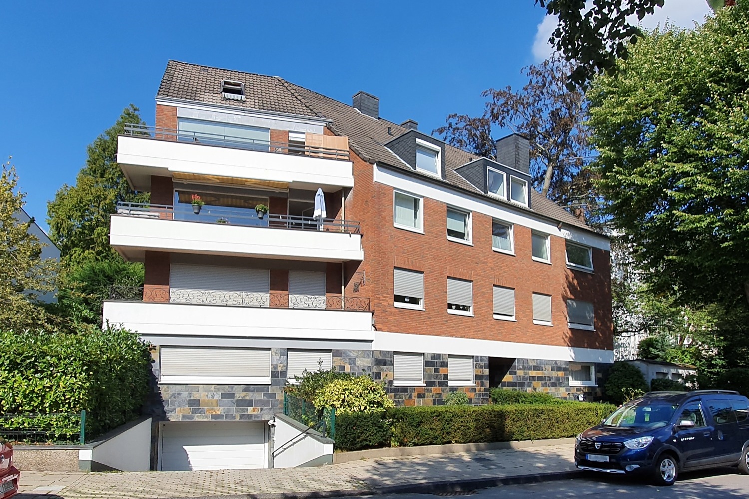 5 vermietete Wohnungen mit zusammen über 500 m² Wohnfläche in top Lage 5 vermietete Wohnungen mit zusammen über 500 m² Wohnfläche in top Lage