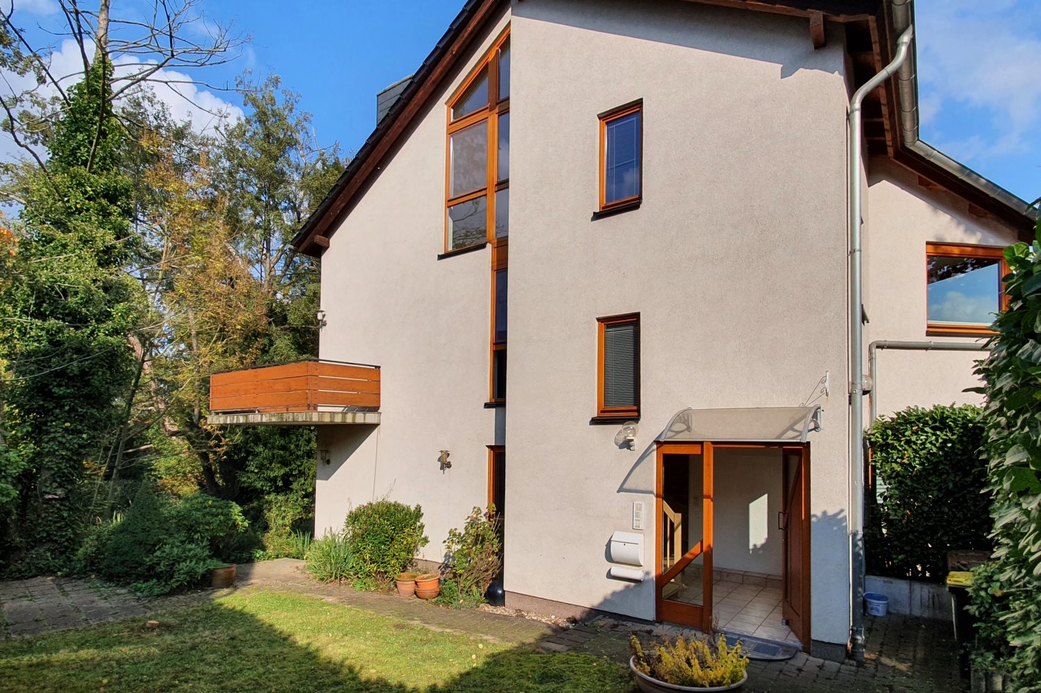 Einfamilienhaus in Mintard mit gut vermieteter Gewerbefläche Einfamilienhaus in Mintard mit gut vermieteter Gewerbefläche