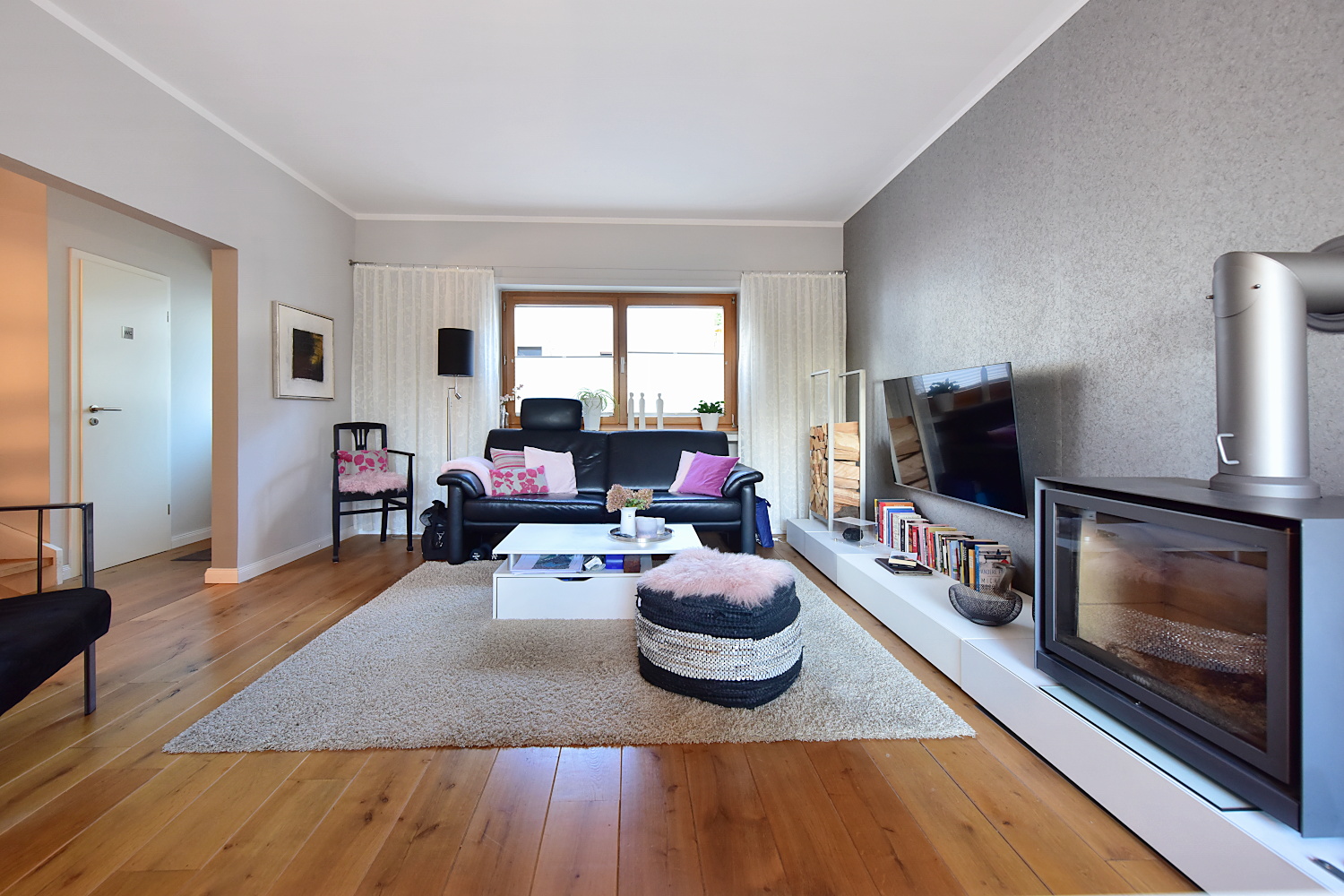 90m² Doppelhaushälfte mit Kamin und Wintergarten, stadtnah und ruhig in Kettwig 90m² Doppelhaushälfte mit Kamin und Wintergarten, stadtnah und ruhig in Kettwig