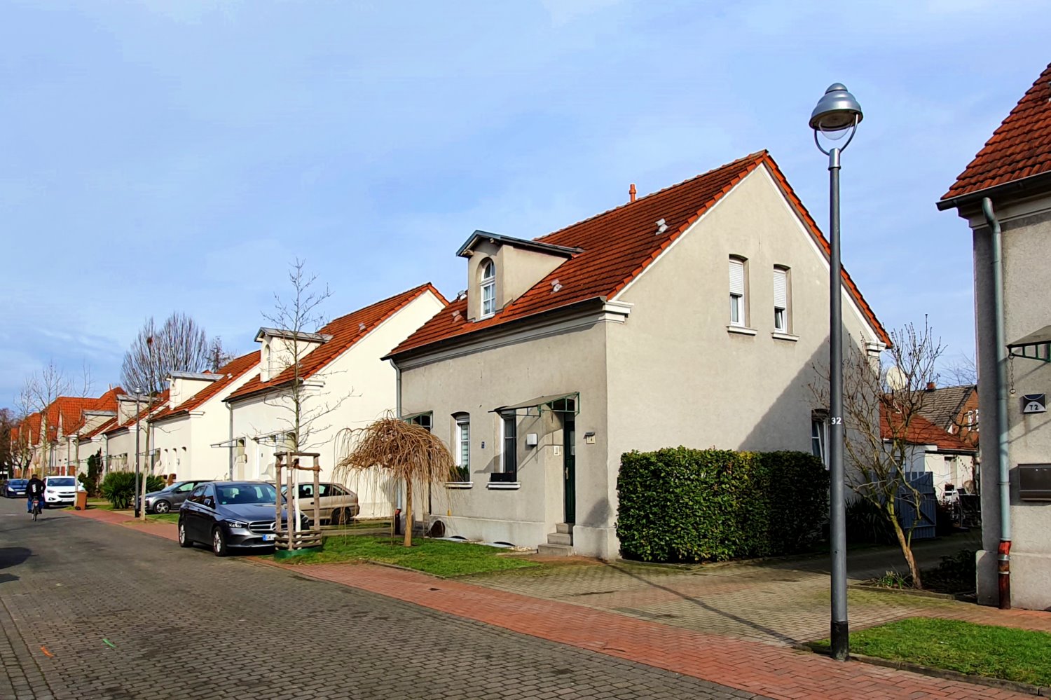 Zwei Doppelhaushälften in denkmalgeschützter Siedlung in ruhiger Wohnlage Zwei Doppelhaushälften in denkmalgeschützter Siedlung in ruhiger Wohnlage