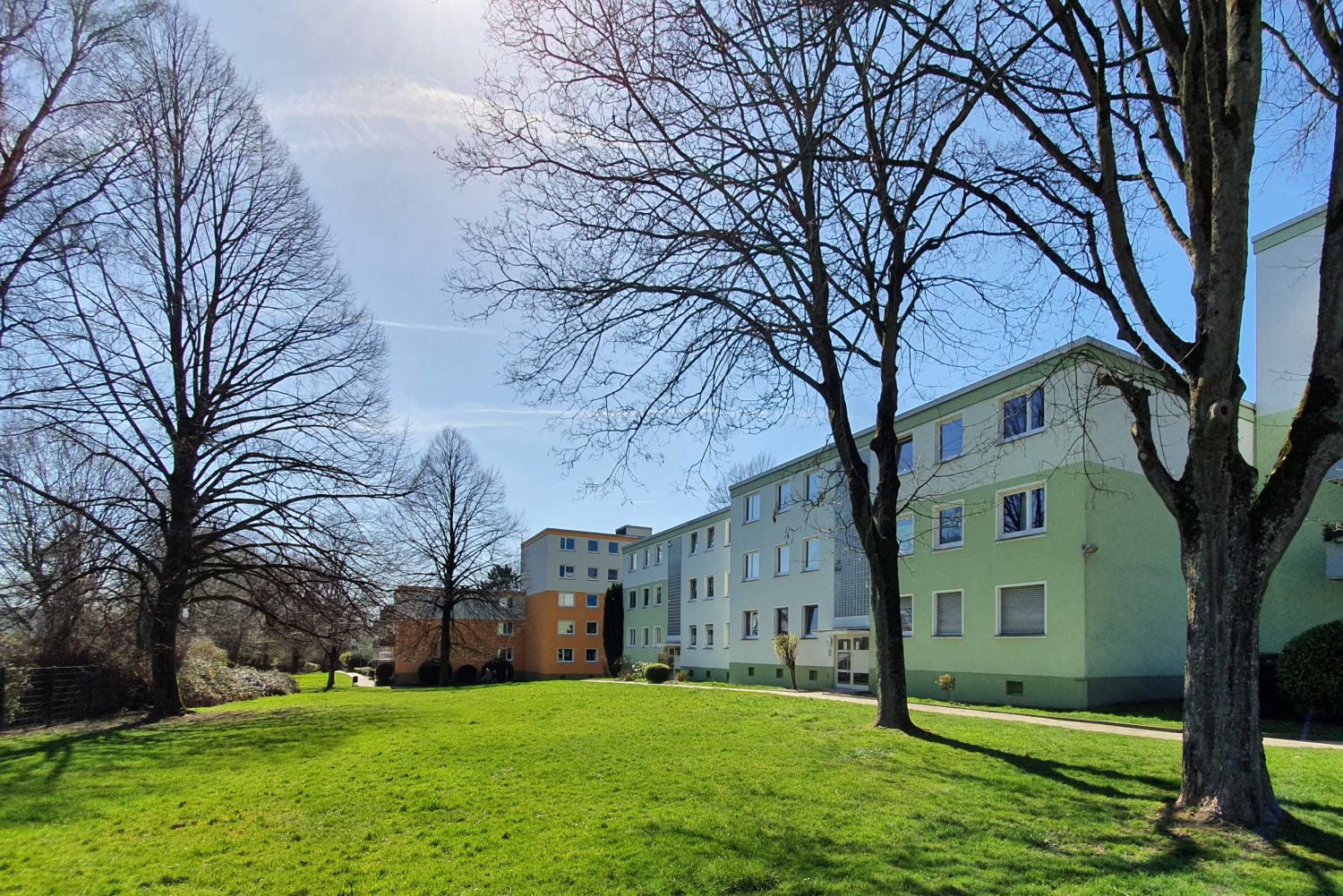 3-Raum Wohnung in der 2. Etage mit West-Balkon und PKW-Stellplatz 3-Raum Wohnung in der 2. Etage mit West-Balkon und PKW-Stellplatz