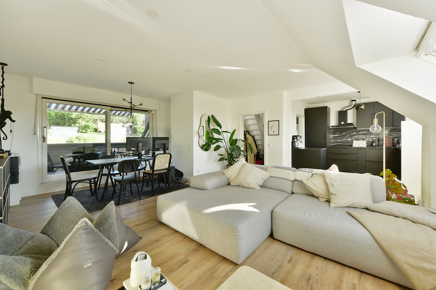 Maisonette + offene Küche + Loggia + 2 Terrassen + Garten + Fernblick über Kupferdreh Maisonette + offene Küche + Loggia + 2 Terrassen + Garten + Fernblick über Kupferdreh
