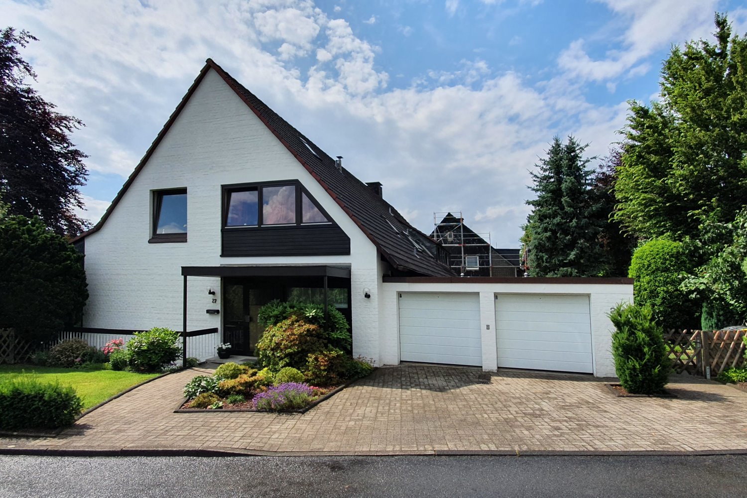 4-Familienhaus + 1. Etage + teilweise Parkett + ruhige Wohnstraße + Terrasse 4-Familienhaus + 1. Etage + teilweise Parkett + ruhige Wohnstraße + Terrasse