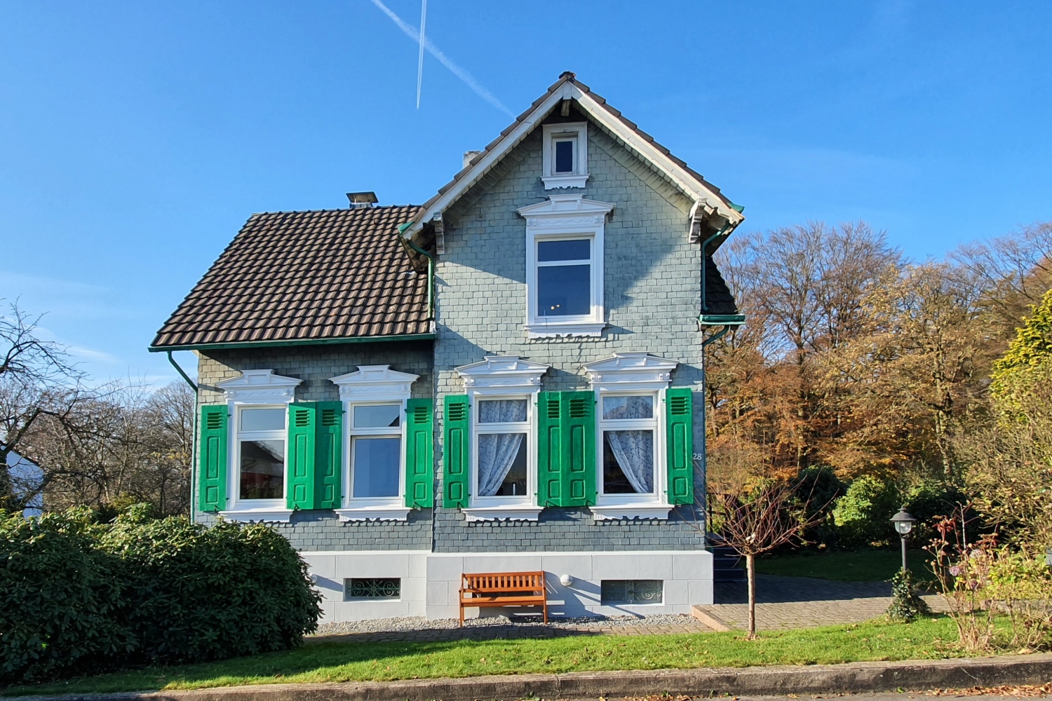 Bergisches Fachwerkhaus + top restauriert + hohe Decken + ruhige Wohnstraße