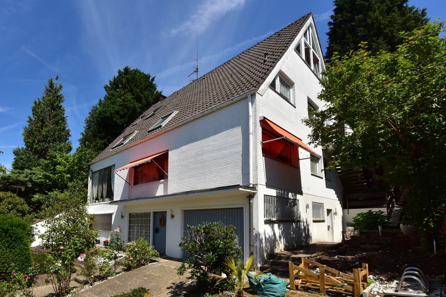 Ein-/Zweifamilienhaus mit Renovierungsbedarf in ruhiger Wohnstraße in Kettwig