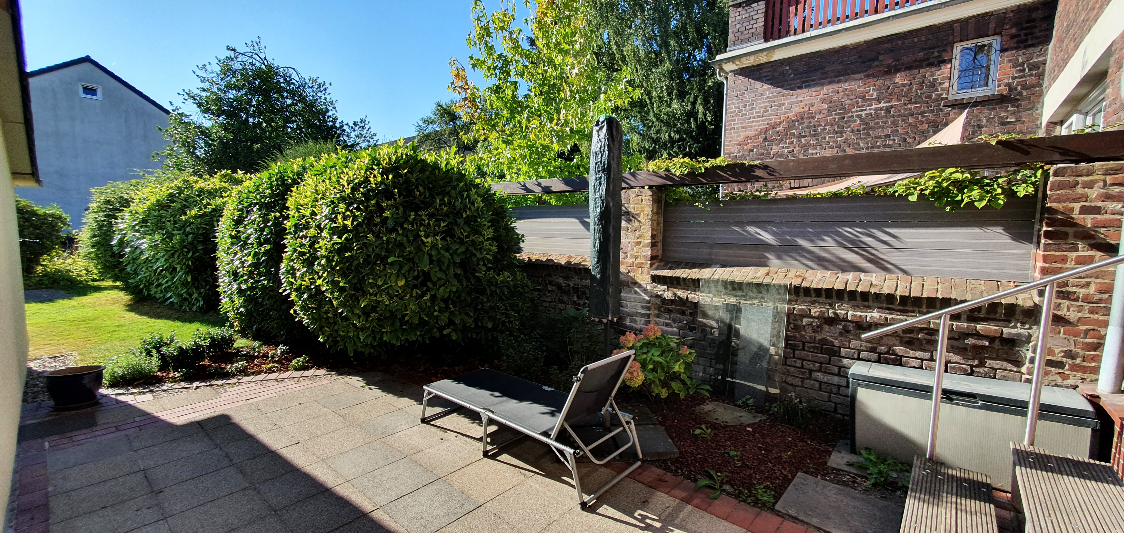 Stadtwohnung mit 3,20 m Deckenhöhe, Einbauküche und Terrasse Stadtwohnung mit 3,20 m Deckenhöhe, Einbauküche und Terrasse