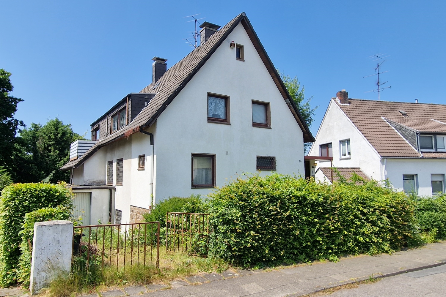 Stark renovierungsbedürftiges Einfamilienhaus in Essen-Haarzopf