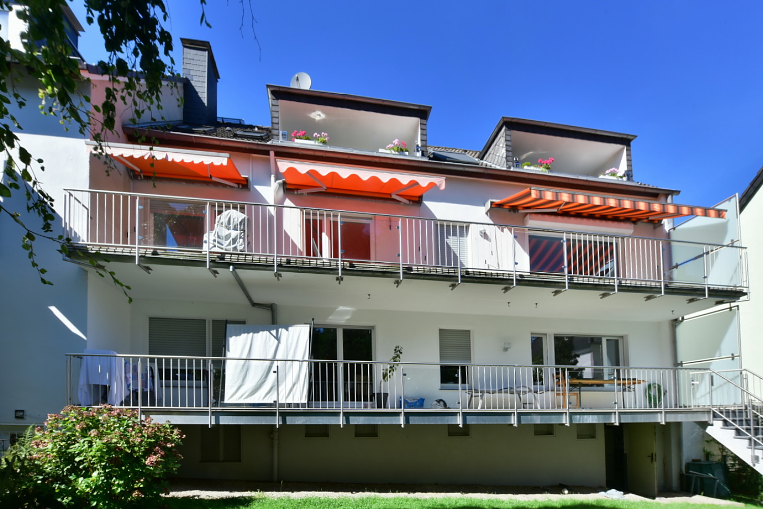 Bredeney + Parkettböden + offene Küche + Bad u. G-WC + 2 Balkone + -3-FH + Gartennutzung + Garage